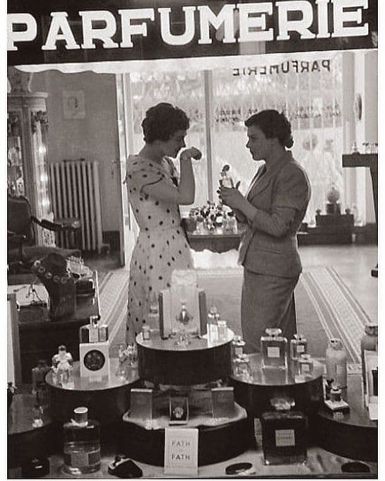 Archive photo: two women trying fragrances in a parfumerie window